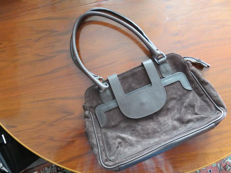 Bild 2: Damenhandtasche Wildleder braun Marke Manas