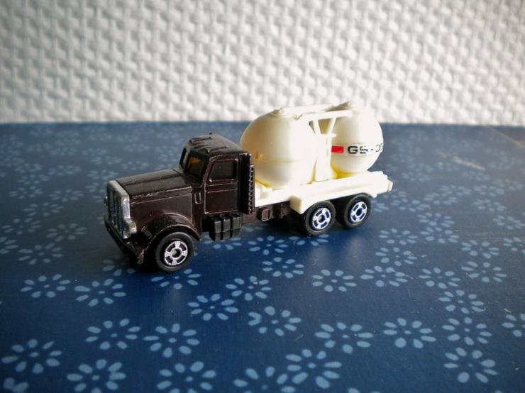 Mack Silo-Truck,Hongkong,ca. 8 cm - Modellautos & Nutzfahrzeuge - Bild 1