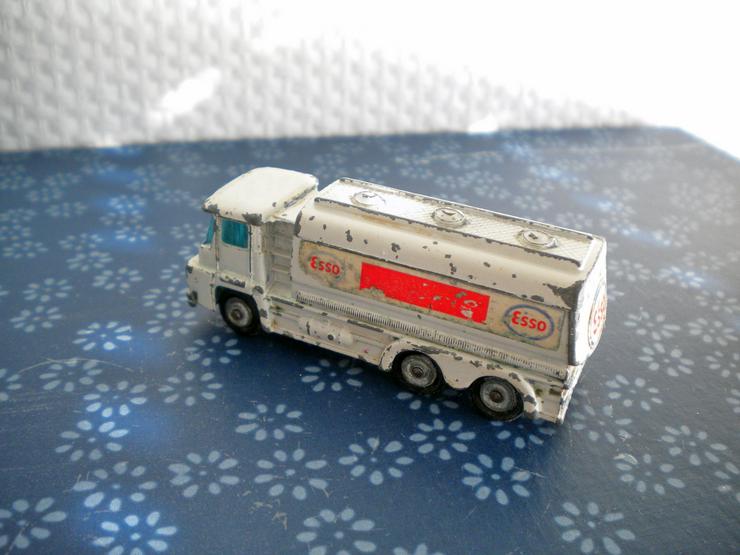 Corgi Juniors-Tanker Esso,60er,England,ca. 7,2 cm - Modellautos & Nutzfahrzeuge - Bild 2