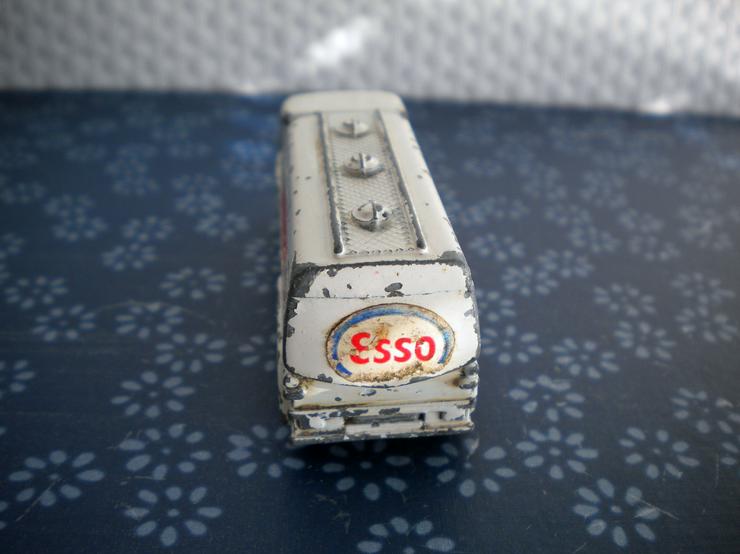 Corgi Juniors-Tanker Esso,60er,England,ca. 7,2 cm - Modellautos & Nutzfahrzeuge - Bild 4