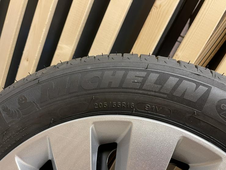 4 Stück -- Michelin 205/55R/16 Reifen auf Skoda Felgen mit Radabdeckung NEU - Sommer-Kompletträder - Bild 5