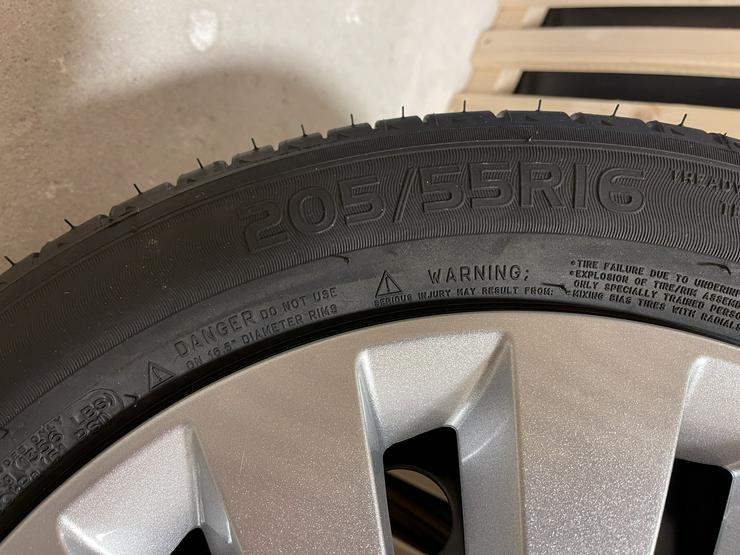 4 Stück -- Michelin 205/55R/16 Reifen auf Skoda Felgen mit Radabdeckung NEU - Sommer-Kompletträder - Bild 3