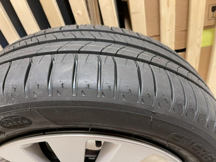 4 Stück -- Michelin 205/55R/16 Reifen auf Skoda Felgen mit Radabdeckung NEU - Sommer-Kompletträder - Bild 2