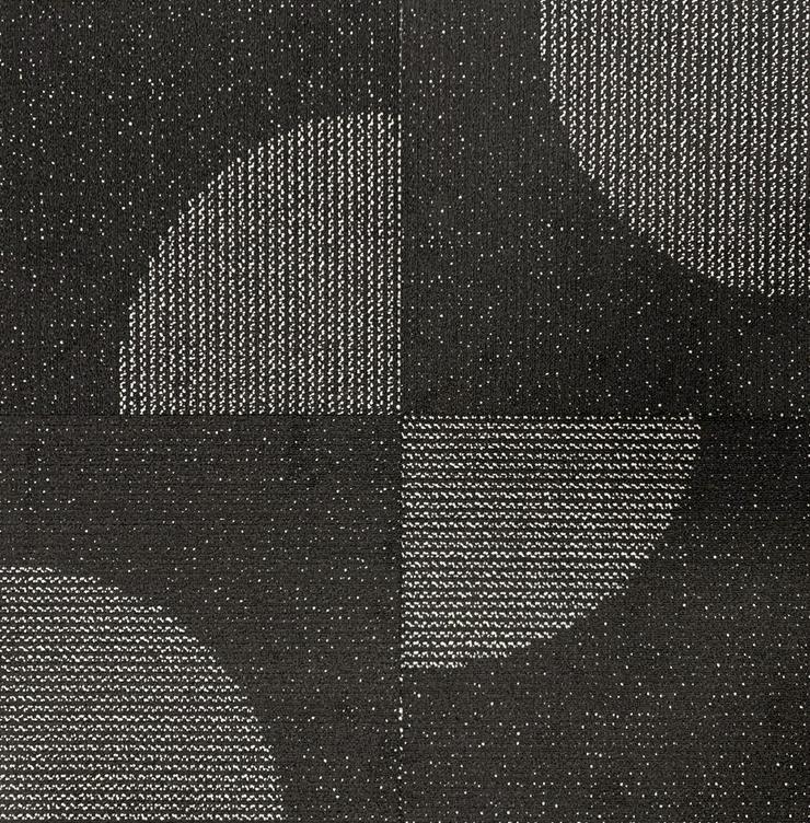 Bild 2: Neue schwarze und weiße Teppichfliesen mit Kreisen