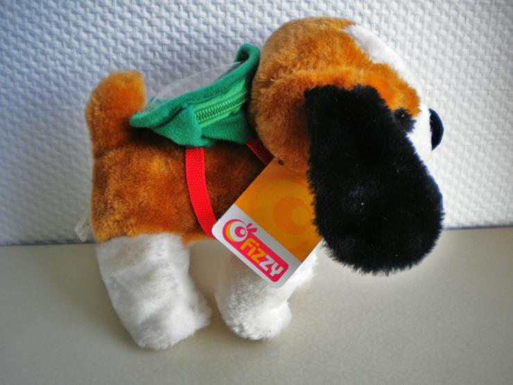 Bild 1: Fizzy-Plüsch-Hund mit Tasche,ca. 20 cm