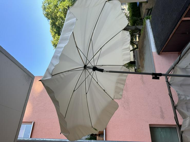 Bild 4: Parasol stand (marbling-look granite) + umbrella (cream)