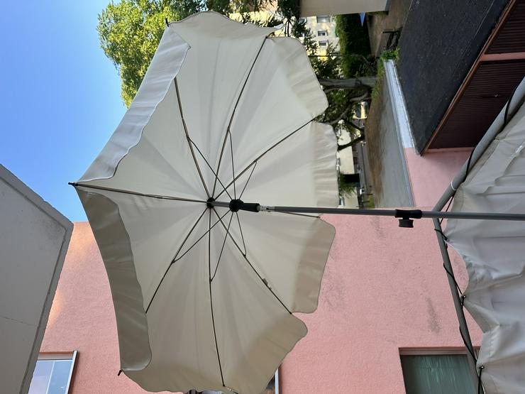 Bild 3: Parasol stand (marbling-look granite) + umbrella (cream)