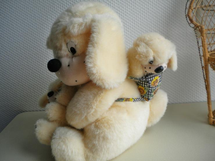Bild 1: Uni Toys-Plüsch-Bär/Hund ? mit Kindern,ca. 35 cm