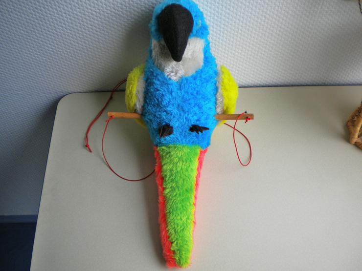 Bild 5: Papagei auf Stange zum Hängen,Stoff,fester Körper,Füllung,mit Funktion,ca. 41 cm,Alt