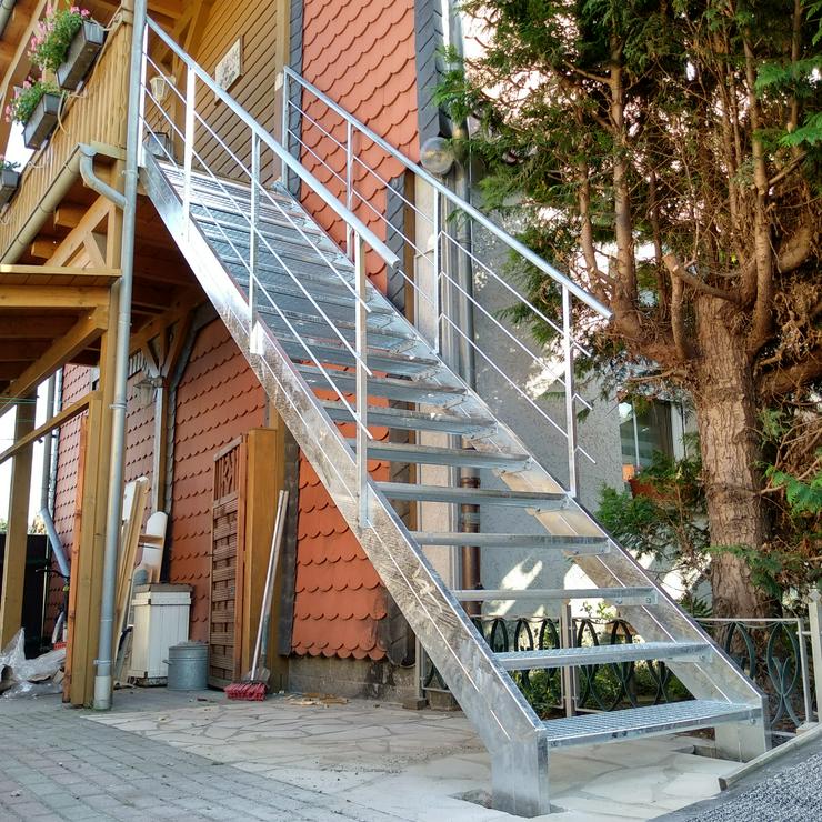 Bild 2: Metalltreppen aus Polen, Stahltreppen zur Balkon, Montage, Gelander, Balkone