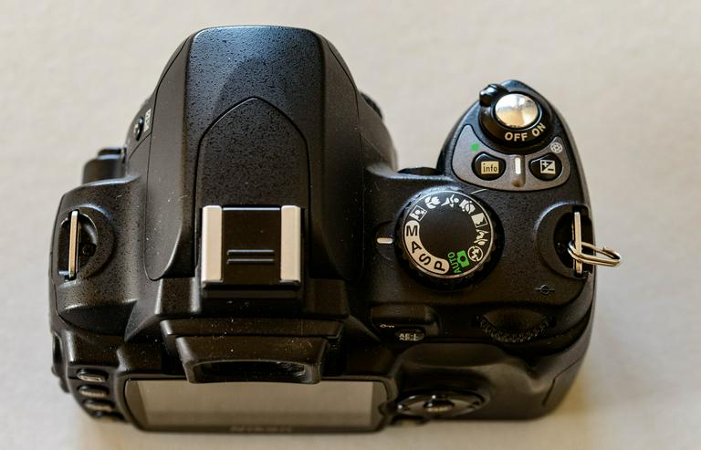 Bild 6: Nikon D40 - Defekt ! - mit originalem Ladegerät und originalem Akku