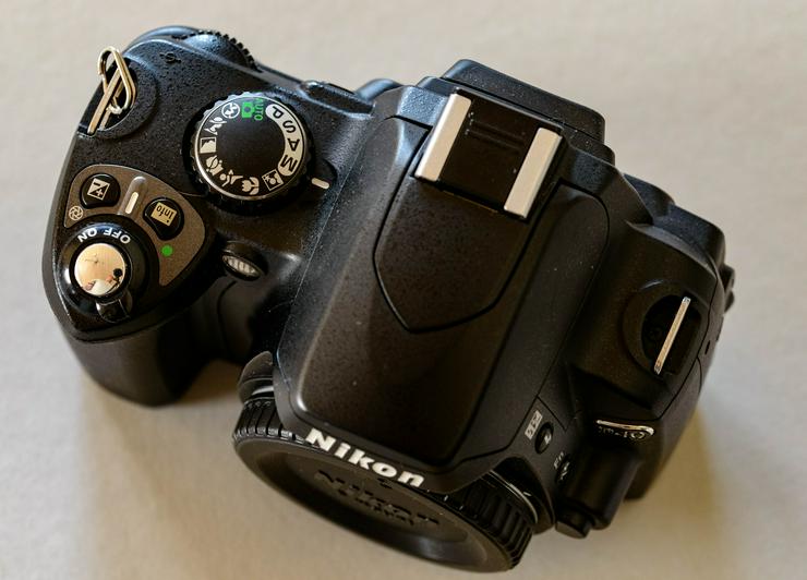 Nikon D40 - Defekt ! - mit originalem Ladegerät und originalem Akku - Digitale Spiegelreflexkameras - Bild 2