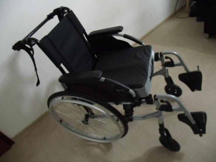 Bild 2: Rollstuhl Invacare Action NG 2