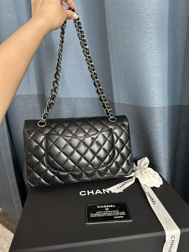 Authentische CHANEL CC CLASSIC mittelgroße Flap-Tasche aus schwarzem Lammleder, Silber HW - Taschen & Rucksäcke - Bild 4