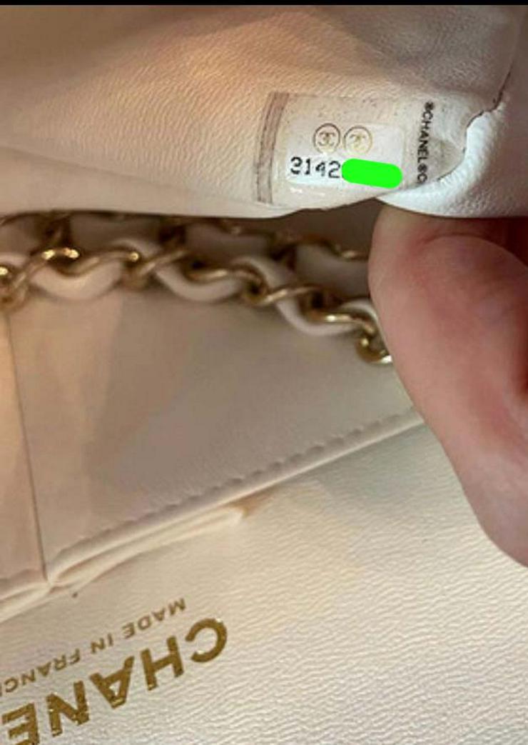 Wunderschöne Chanel-Doppelklappe aus weißem Lammleder in Small mit Champagner-Gold-Hardware zu verkaufen - Taschen & Rucksäcke - Bild 4