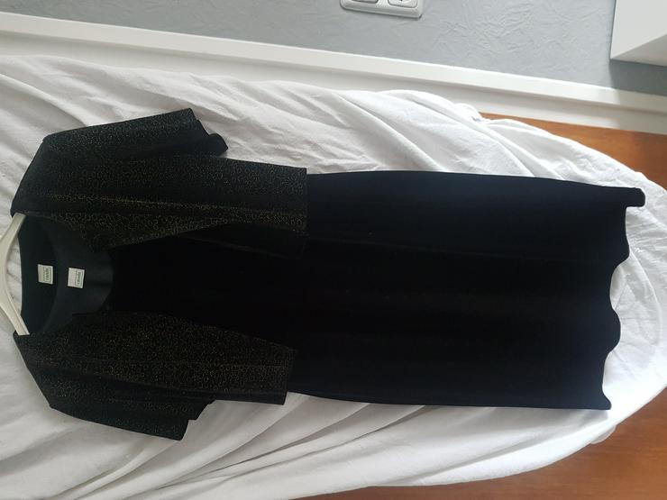 Bild 1: Da . Kleid , schwarz , Pannesamt. 