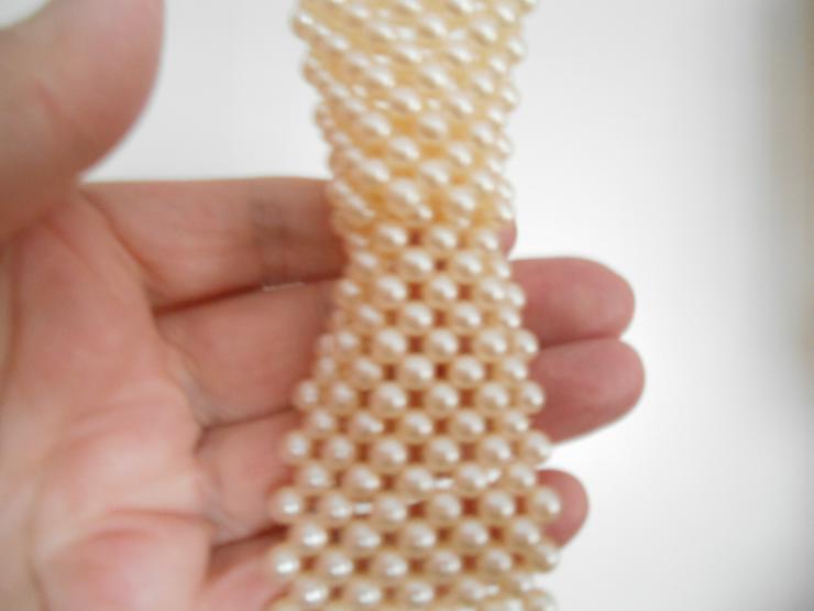 Bild 1: Perlen-Krawatte