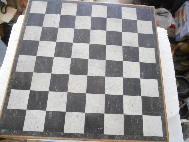 Bild 1: Schach aus Edelstein