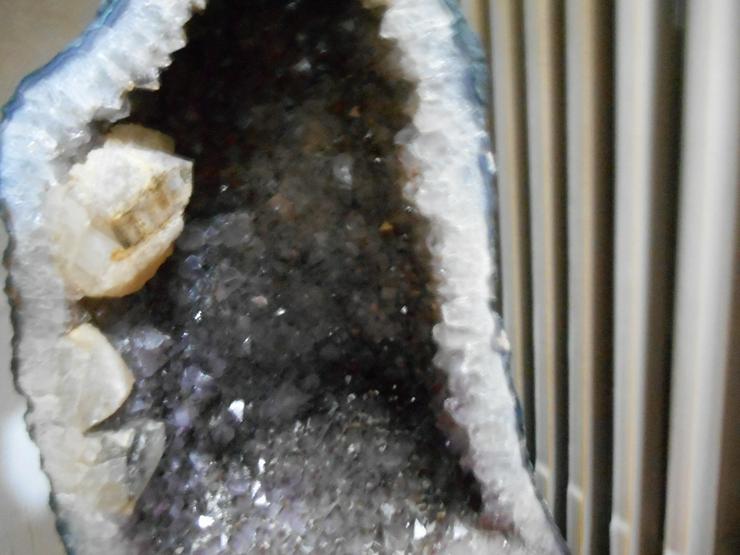 Bild 2: Amethyst-Druse.............Bergkristall Stufe