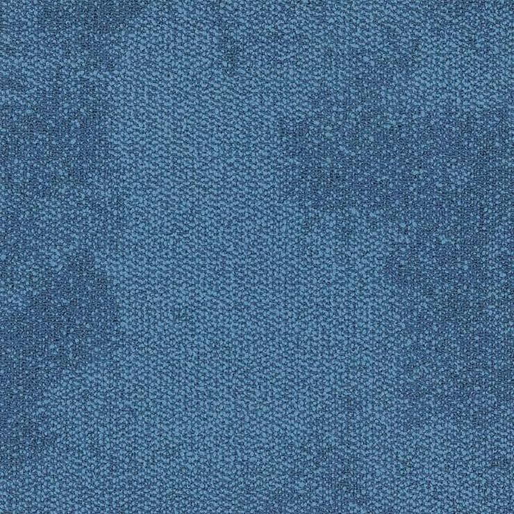 Bild 2: Große Menge blauer Composure-Teppichfliesen von Interface