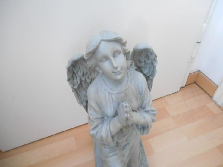 Bild 6: betender Engel