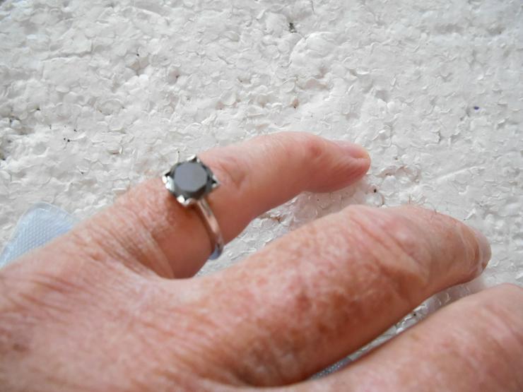 Bild 1: schwarzer DIAMANT-Ring