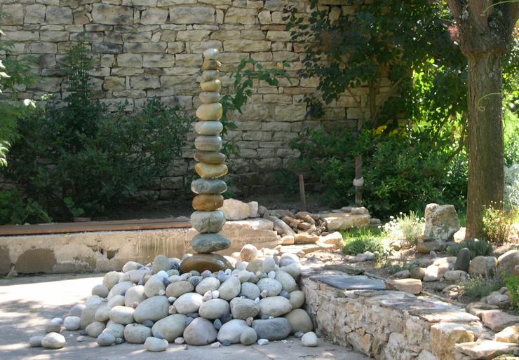 Bild 2: Brunnen aus natürlichen Kieselsteinen