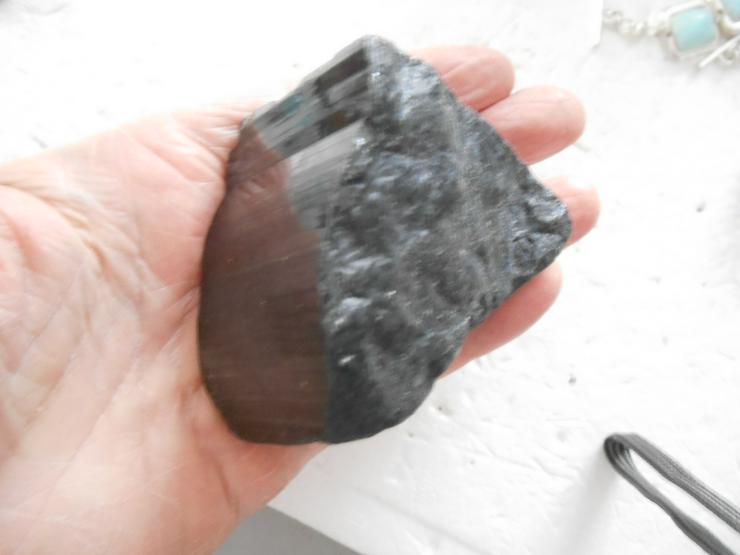 Bild 1: schwarzer TURMALIN........schwarzer OBSIDIAN............Silber-Obsidian