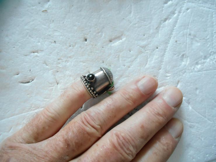 Bild 2: Fingerkappen-Ring....sehr selten