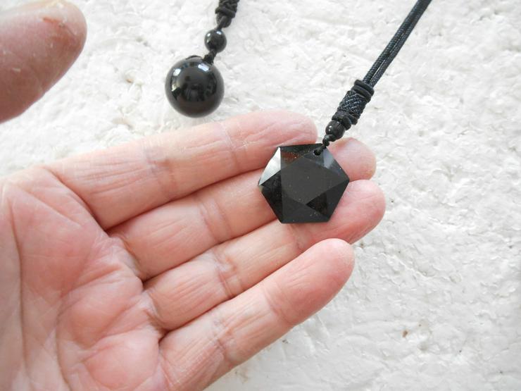 Bild 2: Obsidian Kugel......Amulett...Hexogram