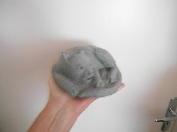 Bild 1: Katzen aus Granit