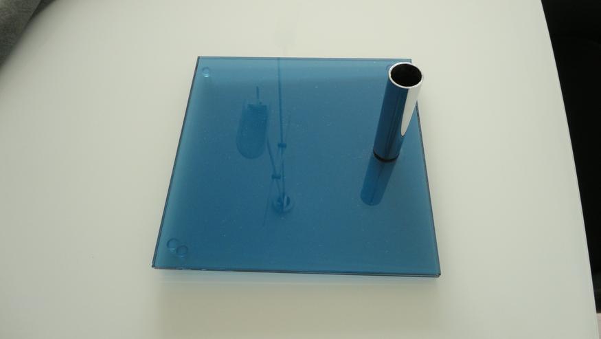 Bild 2: Glasbodenplatte /rechteckig /blau mit Standhülse