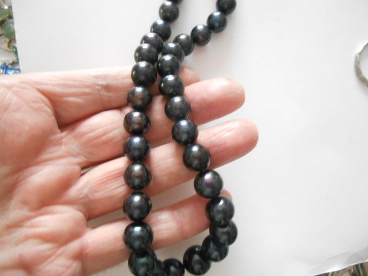 Bild 2: schwarze Perlen aus der Südsee