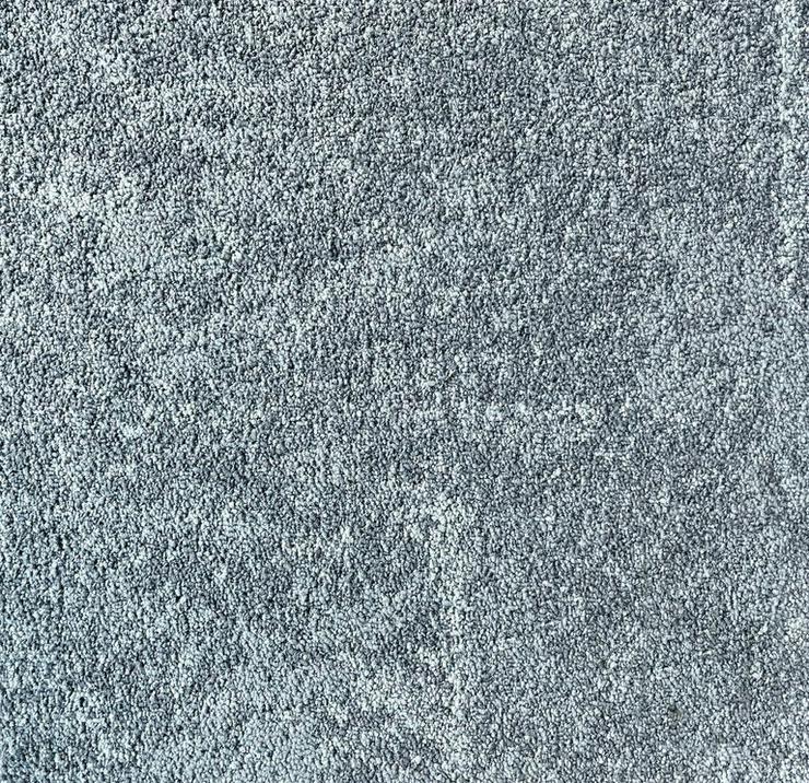 Bild 1: Wunderschöne graublaue Urban Retreat Teppichfliesen Jetzt -70 %
