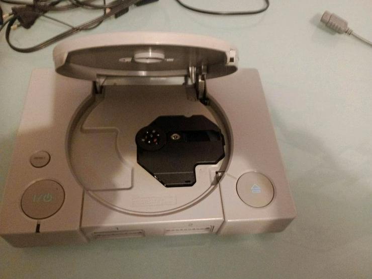 Bild 13: Playstation 1 mit Zubehör und Spielen