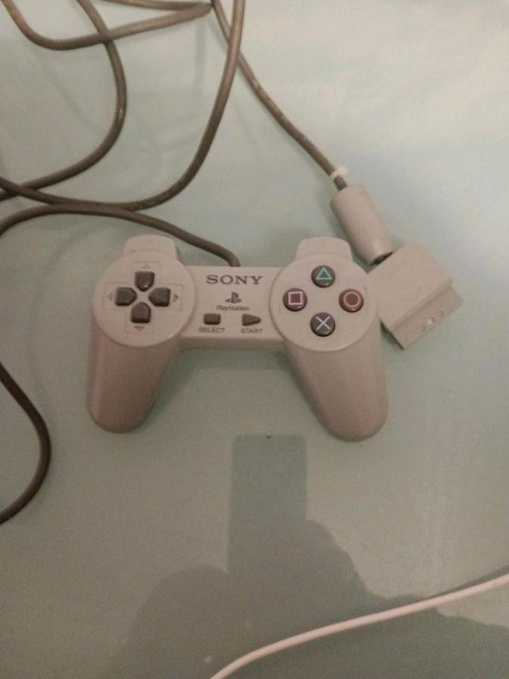 Playstation 1 mit Zubehör und Spielen - PlayStation Konsolen & Controller - Bild 4