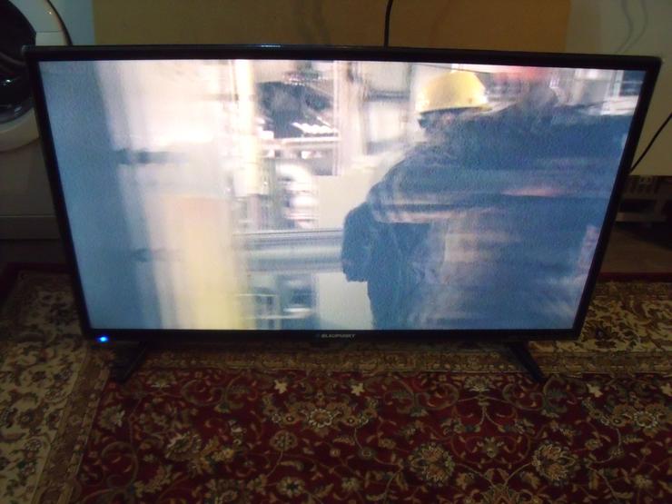 Bild 2: BLAUPUNKT LCD TV 40 Zoll mit Fernbedienung + Silber  Kette.+ DVD Player.