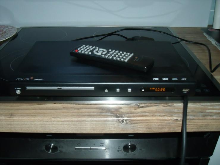 Bild 7: BLAUPUNKT LCD TV 40 Zoll mit Fernbedienung + Silber  Kette.+ DVD Player.