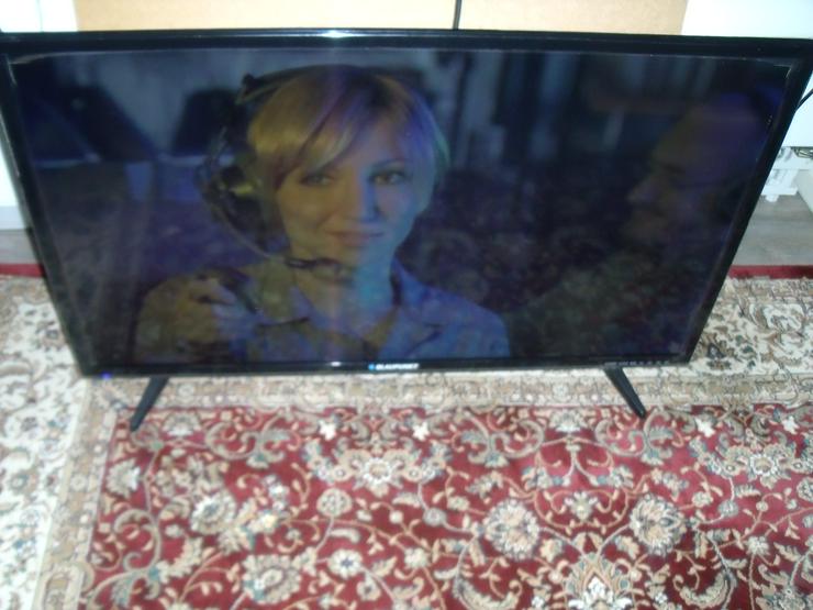 Bild 6: BLAUPUNKT LCD TV 40 Zoll mit Fernbedienung + Silber  Kette.+ DVD Player.