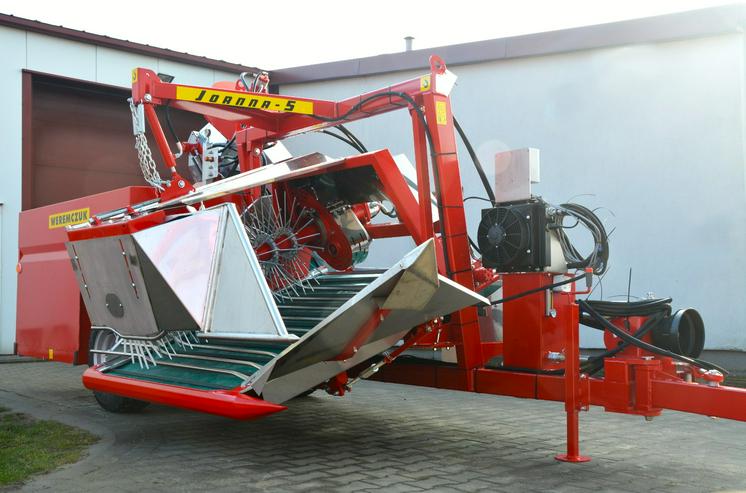 Bild 1: Halbreihige Erntemaschine für Johannisbeeren, Haskap, Aronia