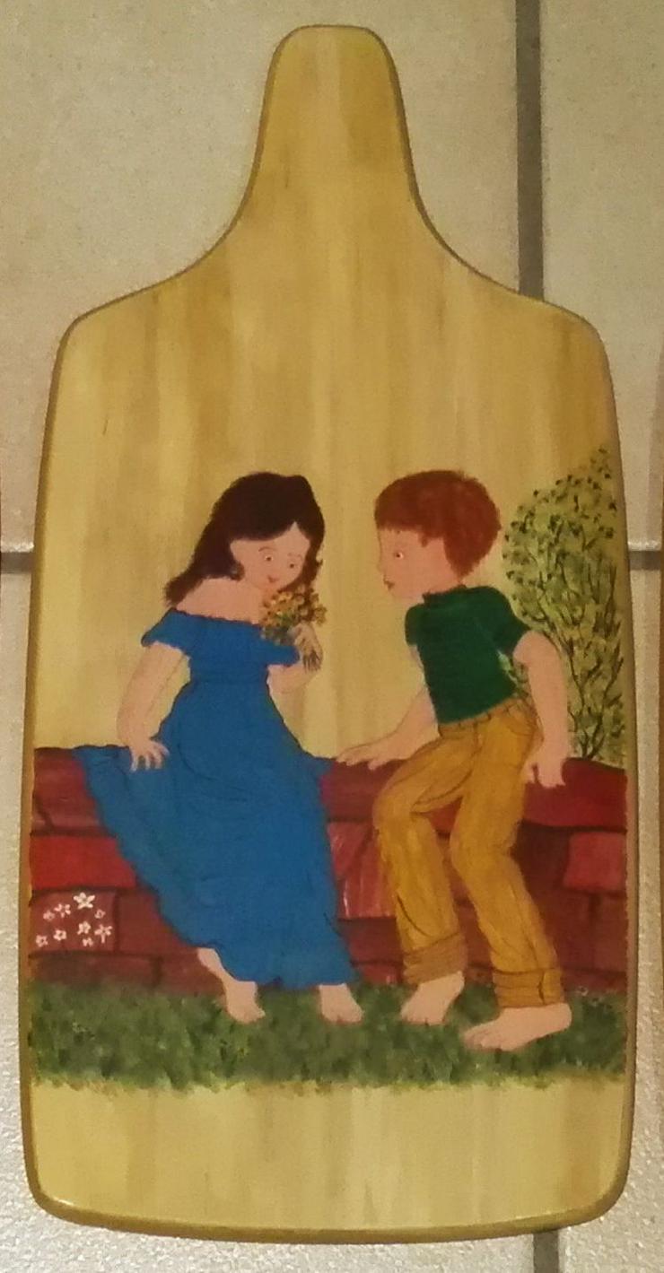 Holzbrettchen Mädchen und Junge auf der Bank Vintage der 80er Jahre