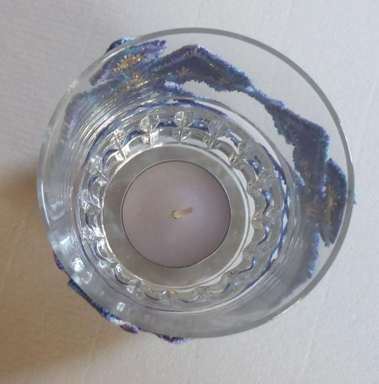 Glasteelicht mit  Engel Hardangerstickerei, blau oder beige - Kerzen & Kerzenständer - Bild 2