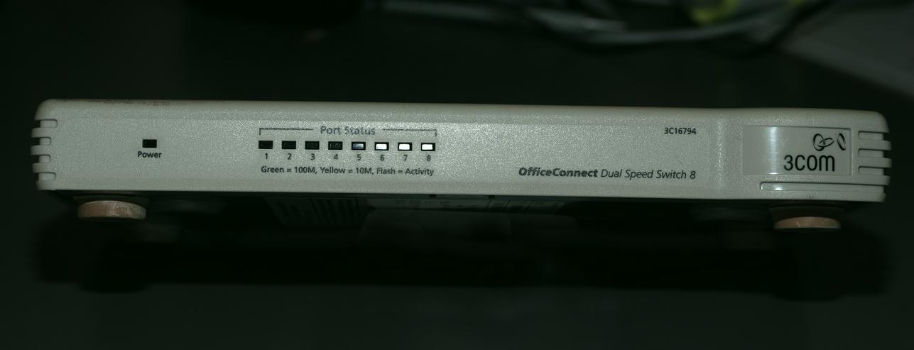 Bild 3: 3COM Dual Speed Switch 8 10/100 router