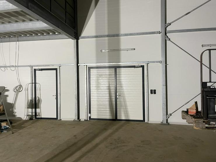 Bild 10: Stahlhalle Mehrzweckhalle , zwei Stockwerke, mit Beuro, Showroom