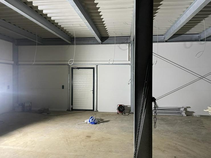 Bild 9: Stahlhalle Mehrzweckhalle , zwei Stockwerke, mit Beuro, Showroom