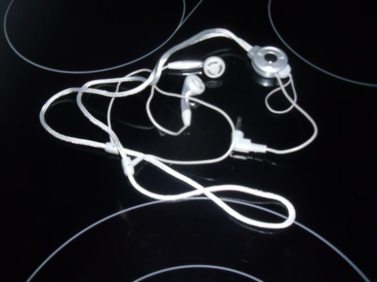 Bild 13:  Tragbarer Musikplayer  Mit Kopfhörer Mini  Kassette Player Gebraucht .
