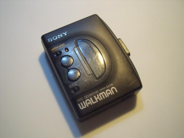 Bild 2: Walkmann Sony Tragbarer Musikplayer Mit Kopfhörer MK  Kassette spieler.
