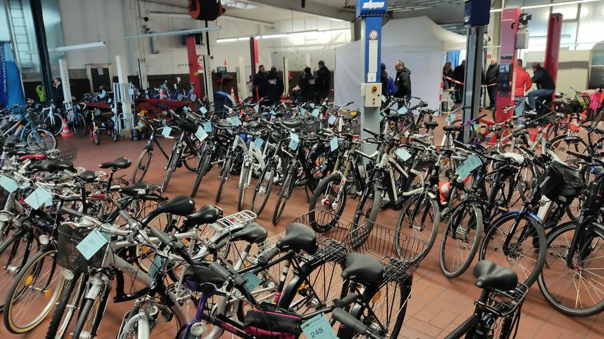 16. Wolfhager Fahrradbörse im Autohaus Güde am 2. März 2024 - Citybikes, Hollandräder & Cruiser - Bild 2