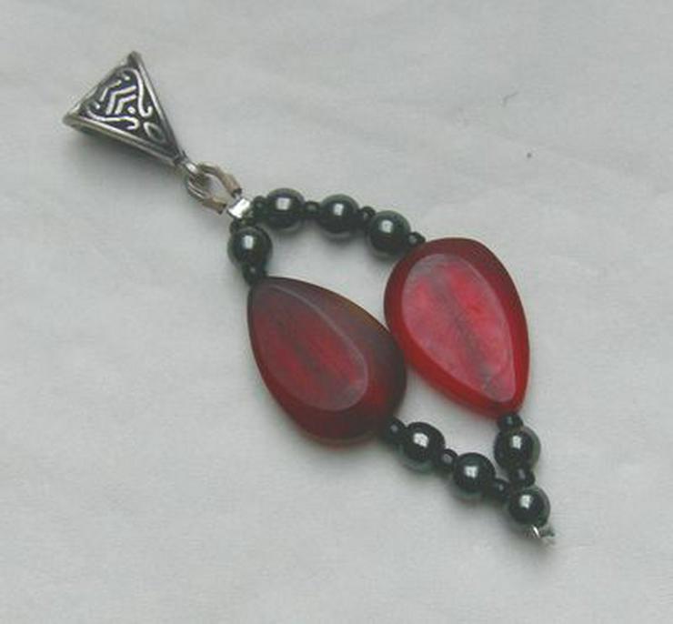 Bild 4: Silberschmuck, Kettenanhänger im rot-schwarz Design