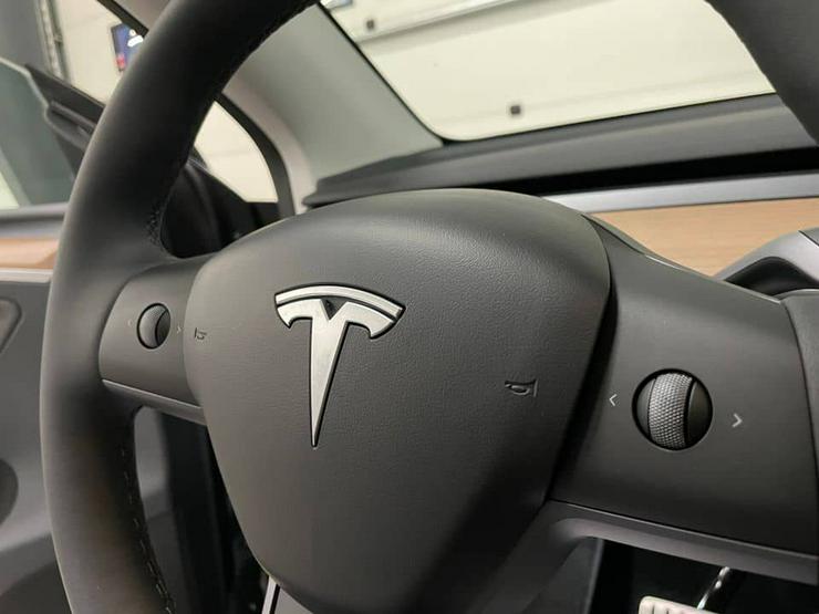 Bild 8: TESLA Model Y  Performance 